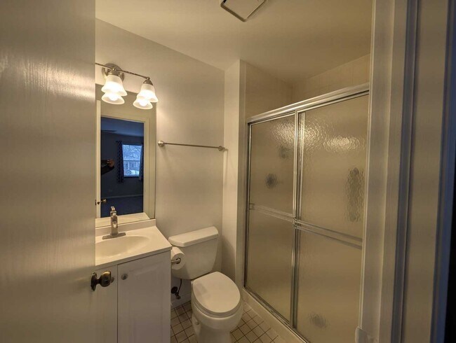 Building Photo - 205 Glasgow Ln