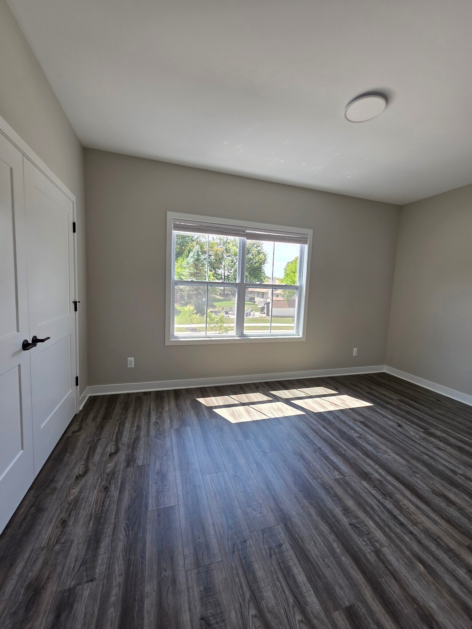 Building Photo - 8436 Oak Shade Cir