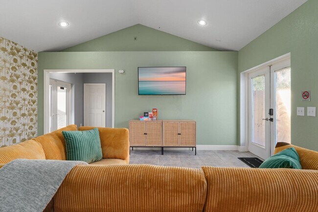 Building Photo - 808 Arietta Dr