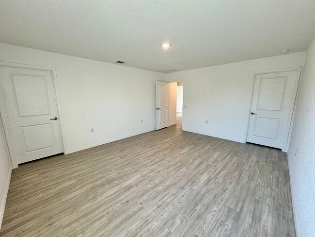 Building Photo - Charming 3/2 Home with Garage, Fenced Backyard & Community Amenities!