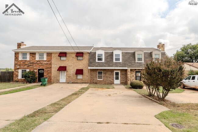 Building Photo - 1215 N Pacific Ave