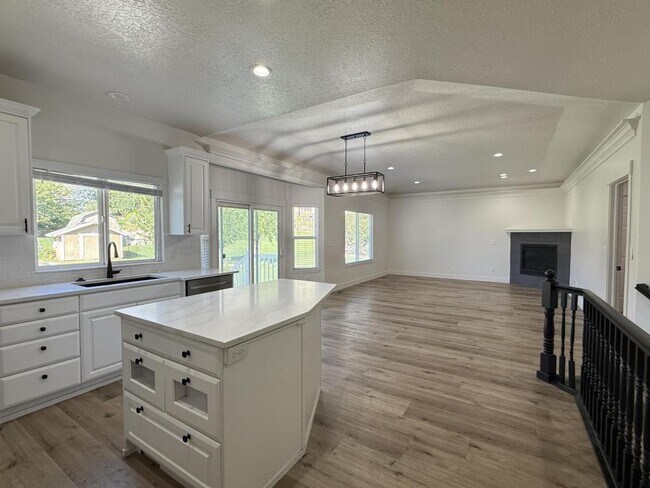 Building Photo - 152 W 4050 N