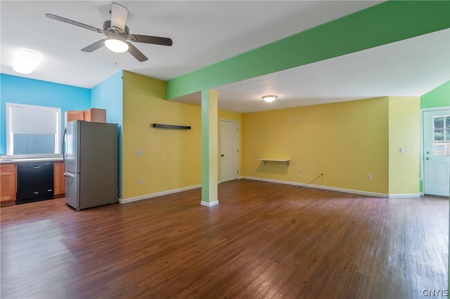 Building Photo - 51 Singleton St