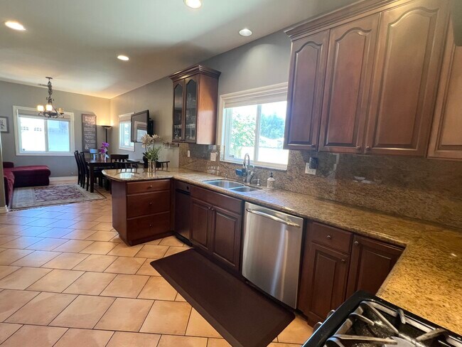 Kitchen/Family Room - 6947 Jellico Ave