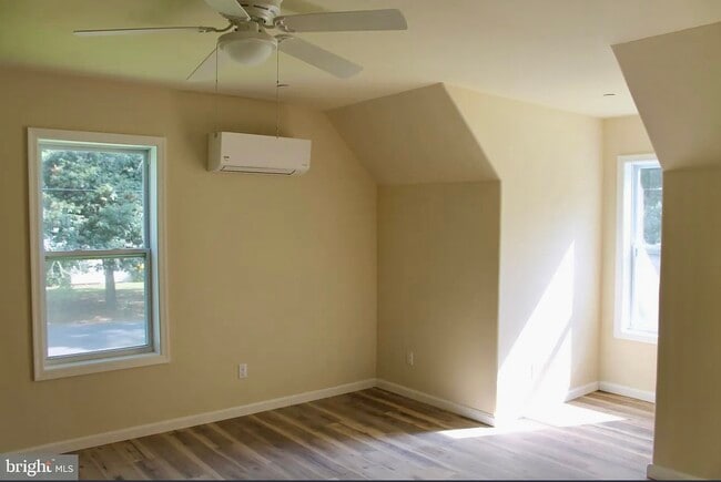 Building Photo - 520 Clyde Ave