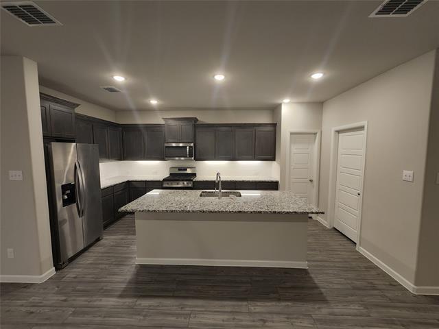 Building Photo - 621 Maple Leaf Way