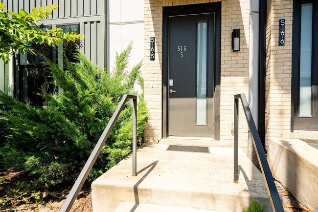 Building Photo - 516 27th Ave N