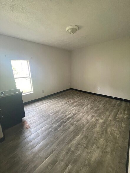 Building Photo - 119 Palm Oak Dr