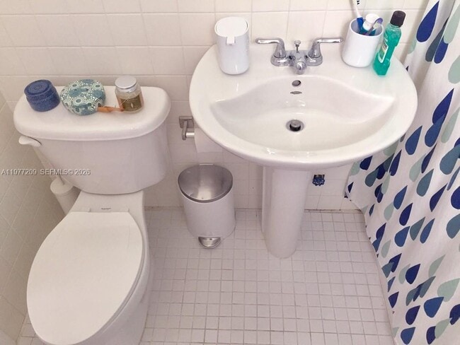 Building Photo - 7400 NE 6th Ct