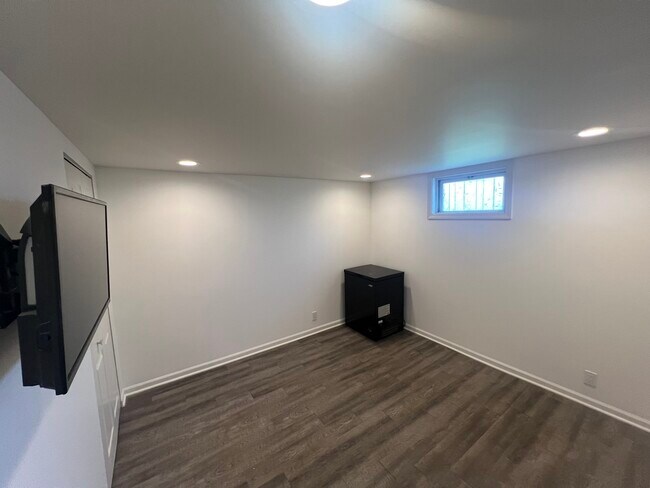 Building Photo - 7830 Westview Ln