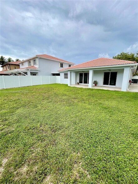 Building Photo - 4101 SW 148th Pl