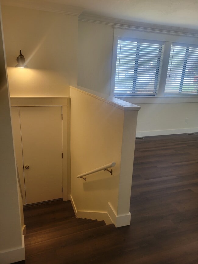 Building Photo - 165 W 910 S