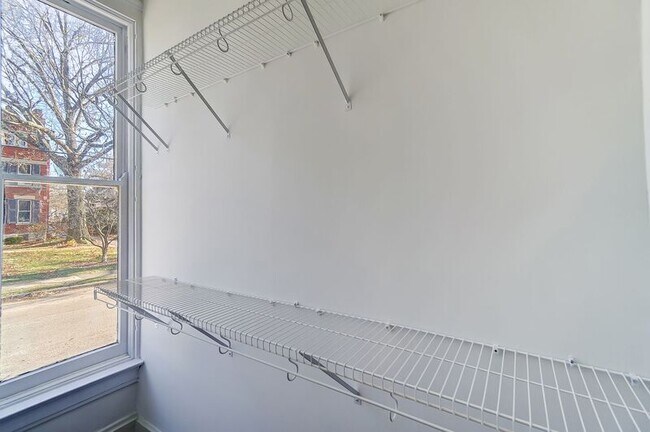 Building Photo - 2701 Cleinview Ave