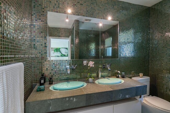 Building Photo - 1123 Bay Dr