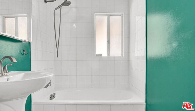 Building Photo - 6180 Oak Crest Way