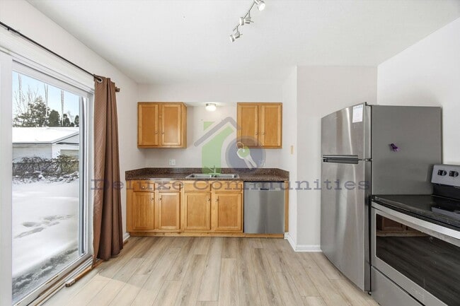 Building Photo - Spacious 3 Bedroom Single Family Home Near Downtown GR | $1795