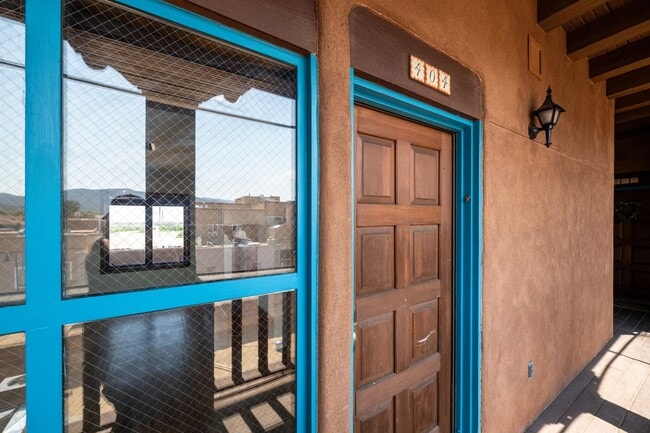 Building Photo - Classic Charm in the Heart of Downtown San...