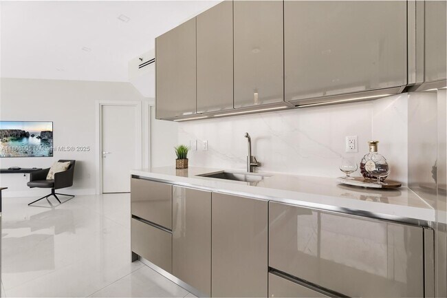 Building Photo - 7330 Ocean Terrace