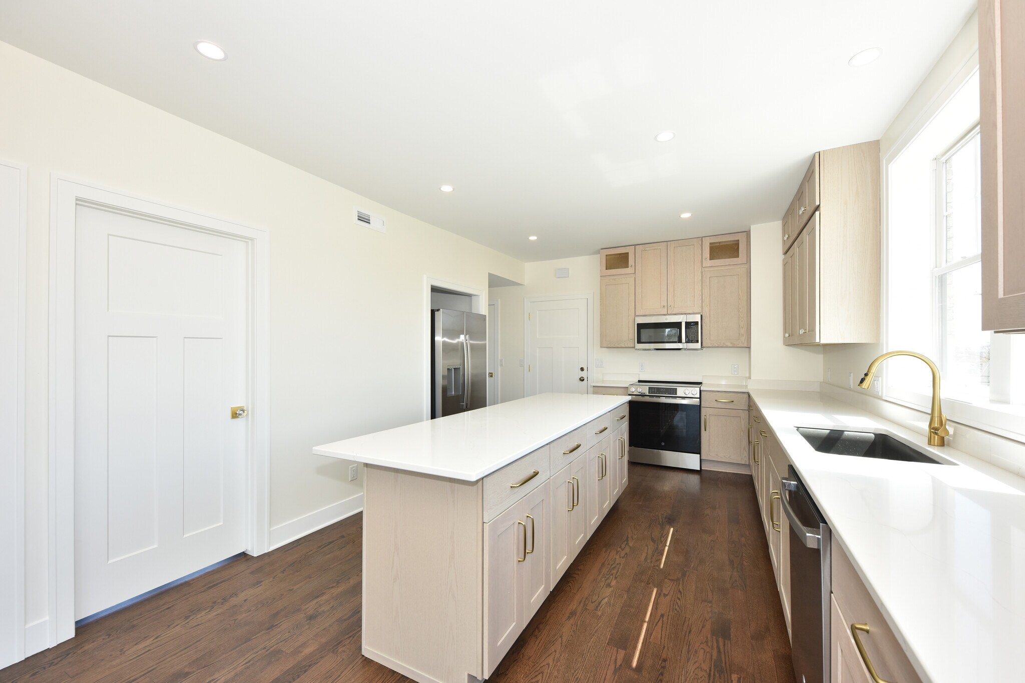 Kitchen Island - 104 E Prospect St