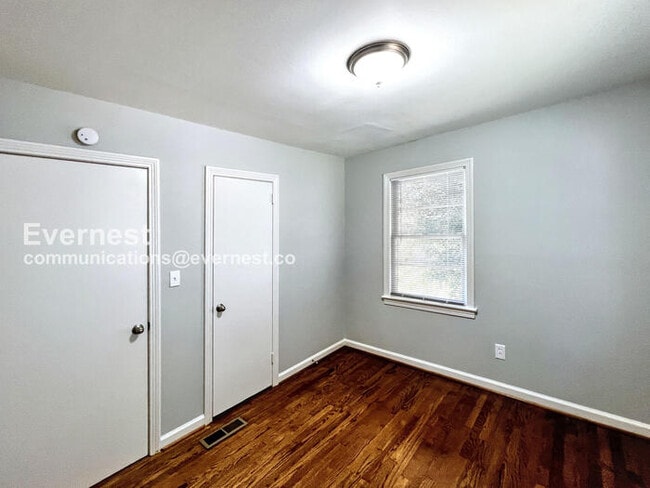 Building Photo - 412 5th Way