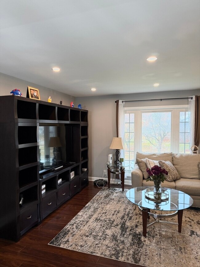 Building Photo - 715 Lacy Ave