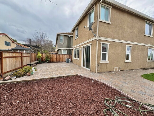 Building Photo - Spacious 4BR / 2.5BA Home in Prime Pittsburgh CA Location