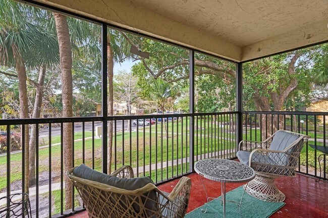 Building Photo - 3083 N Oakland Forest Dr