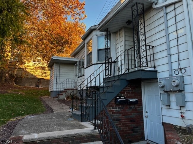 Building Photo - 110 Rockland Ave