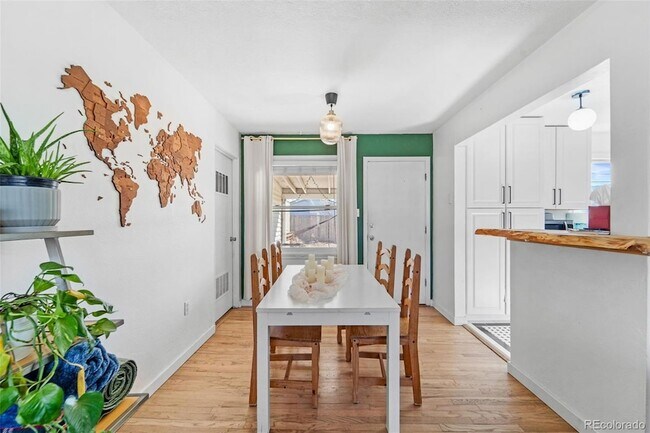 Building Photo - 305 Maplewood Dr