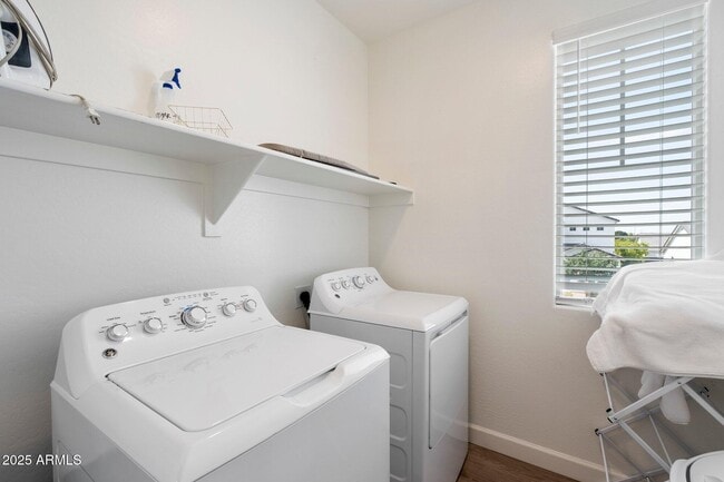 Building Photo - 512 E Bamboo Ln