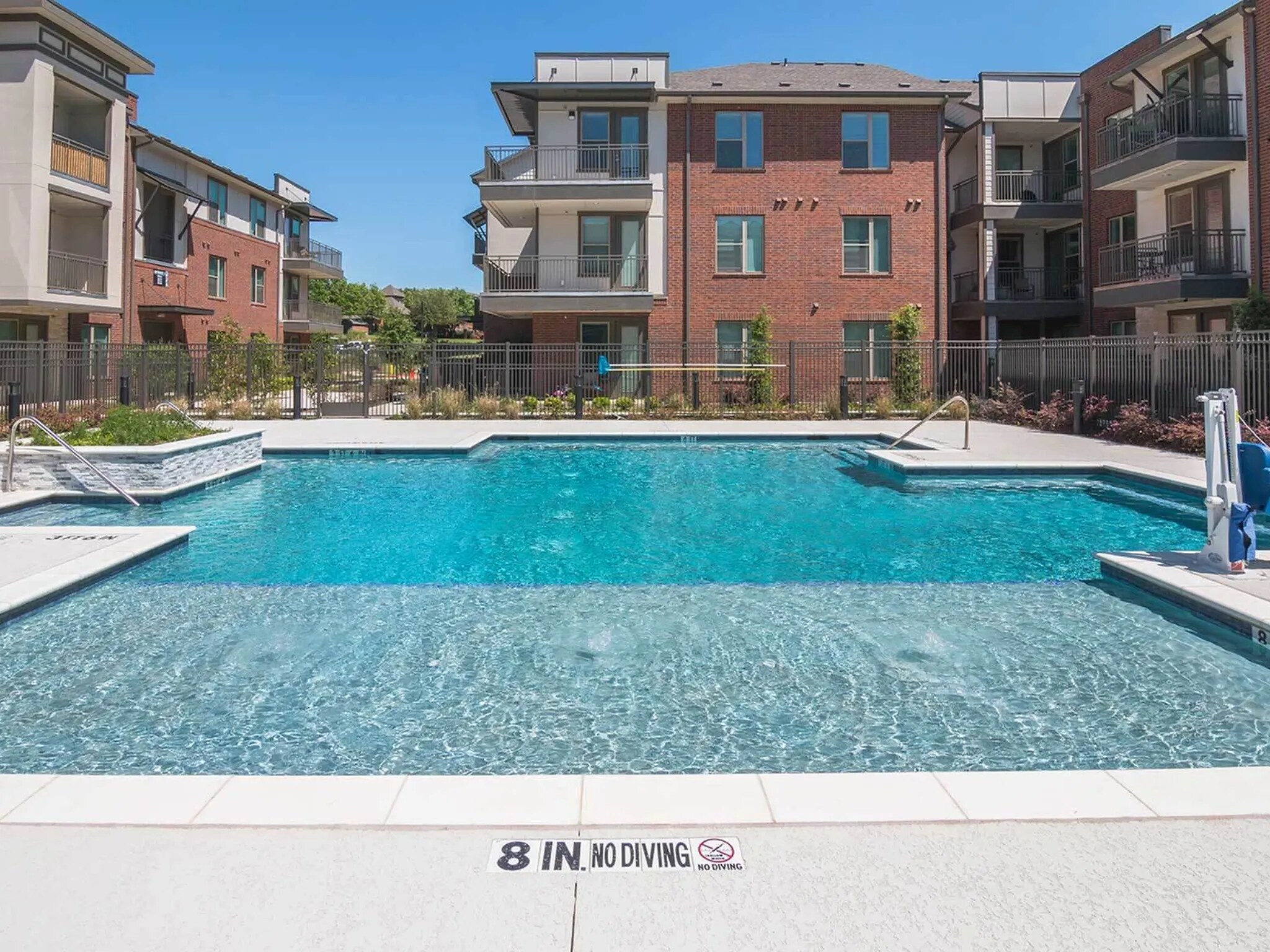 Building Photo - 2800 NE Green Oaks Blvd