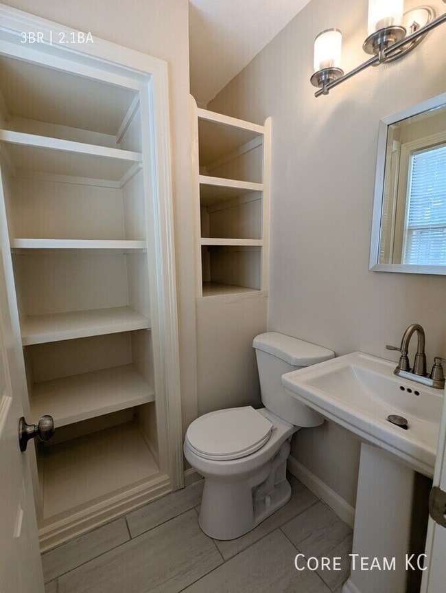 Building Photo - 629 E Meyer Blvd