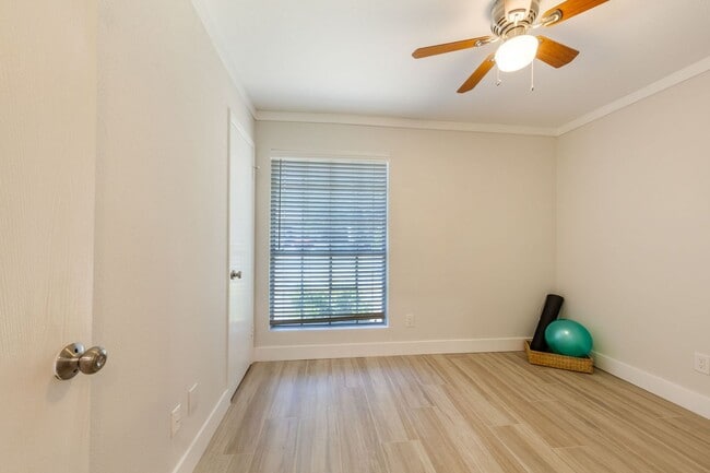 Building Photo - 7107 Barnsdale Way  Austin TX 78745