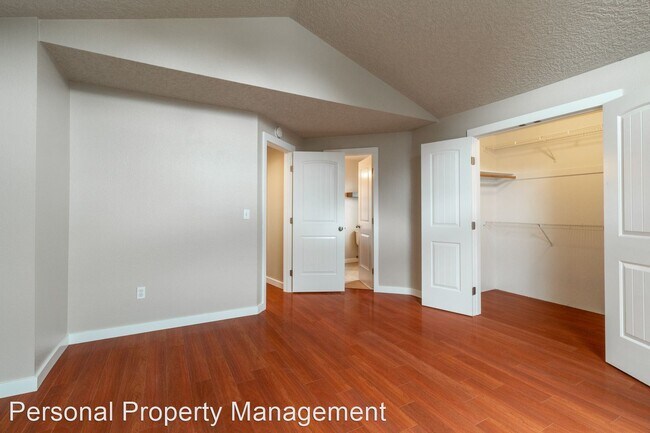 Building Photo - 3 br, 2.5 bath House - 708 NE 159th Ct