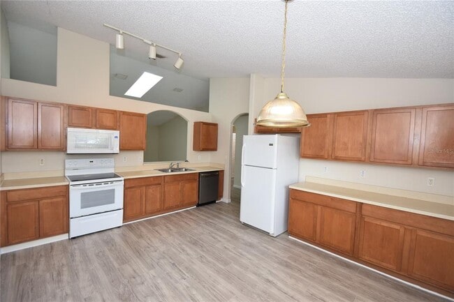 Building Photo - 15 White Deer Ln