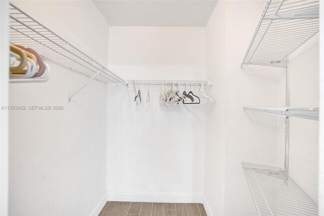 Building Photo - 1000 E Island Blvd