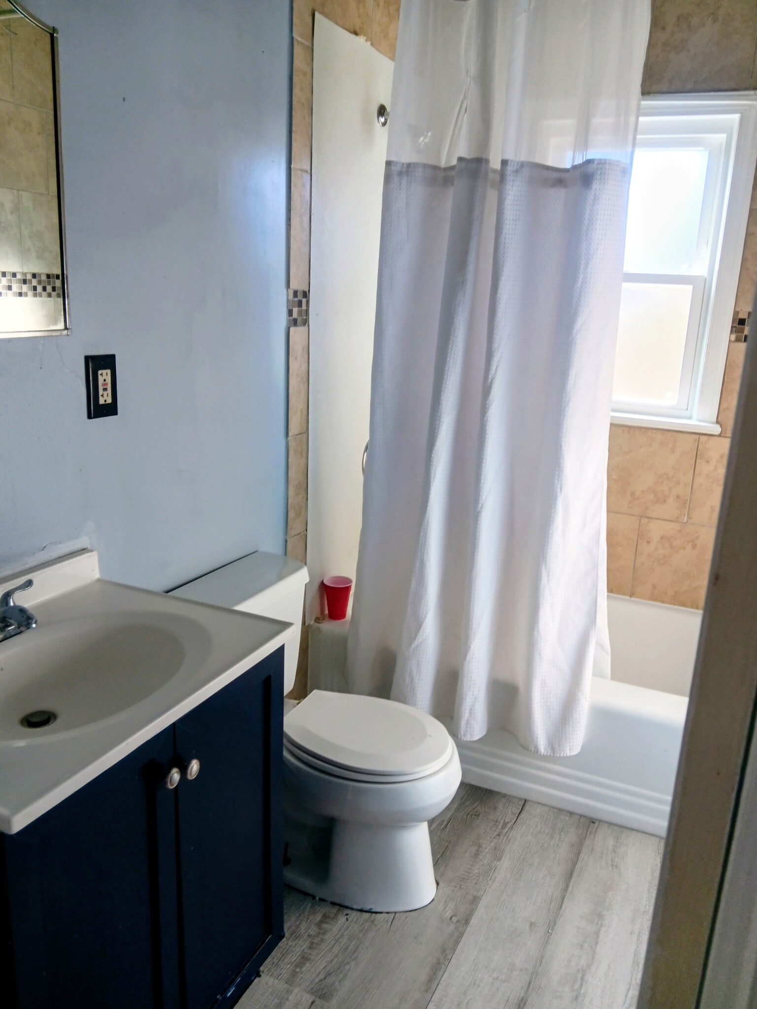 Building Photo - 2201 Floral Park Rd