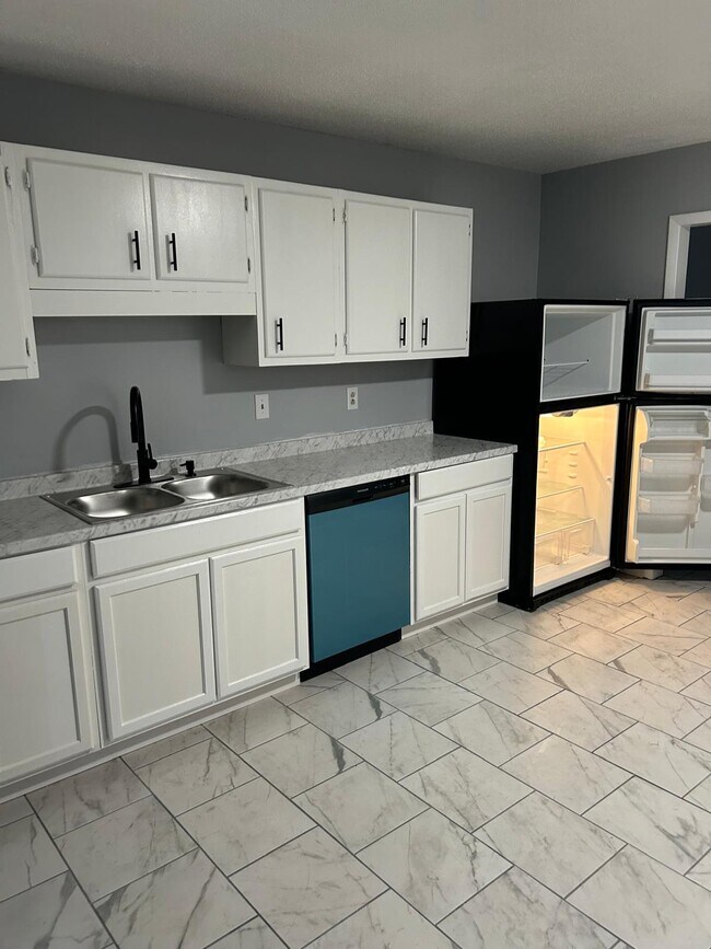 Building Photo - 614 Miller Ave