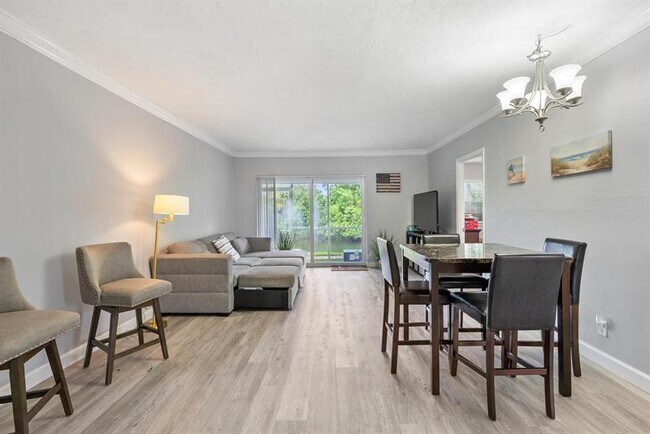 Building Photo - 1400 NE 57th Ct