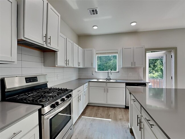 Building Photo - 13526 Vinita Dr