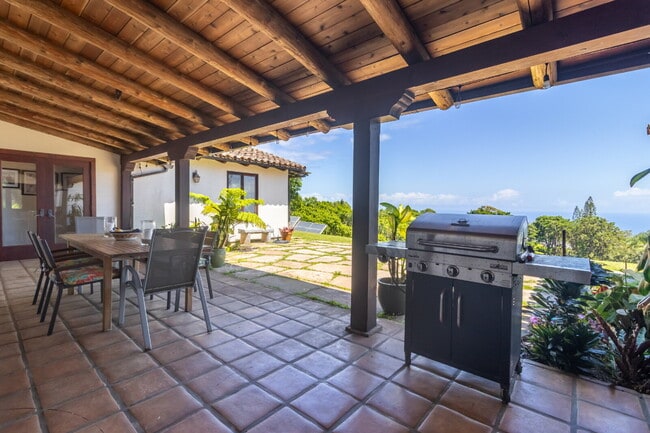 Building Photo - Furnished Spacious Hawaii Retreat with Sweeping Ocean Views