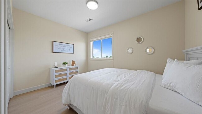 Building Photo - 8731 W Skagit Ave