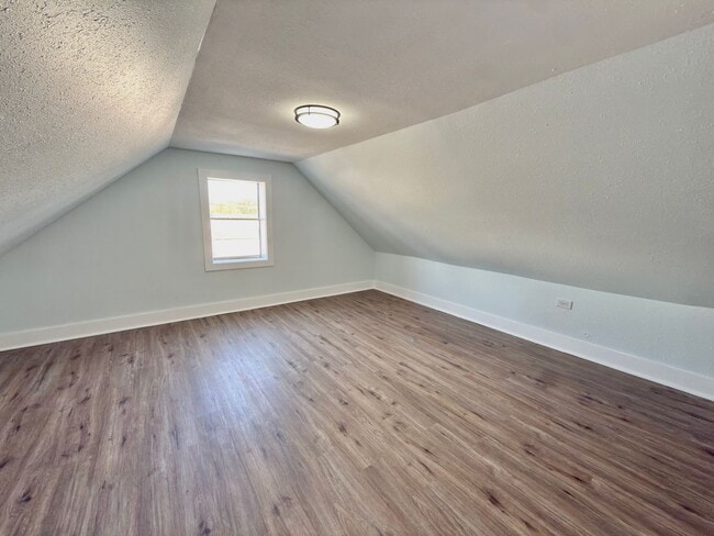 Building Photo - 5912 Elmwood Ave