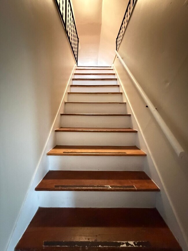 Building Photo - 825 Parkway Dr