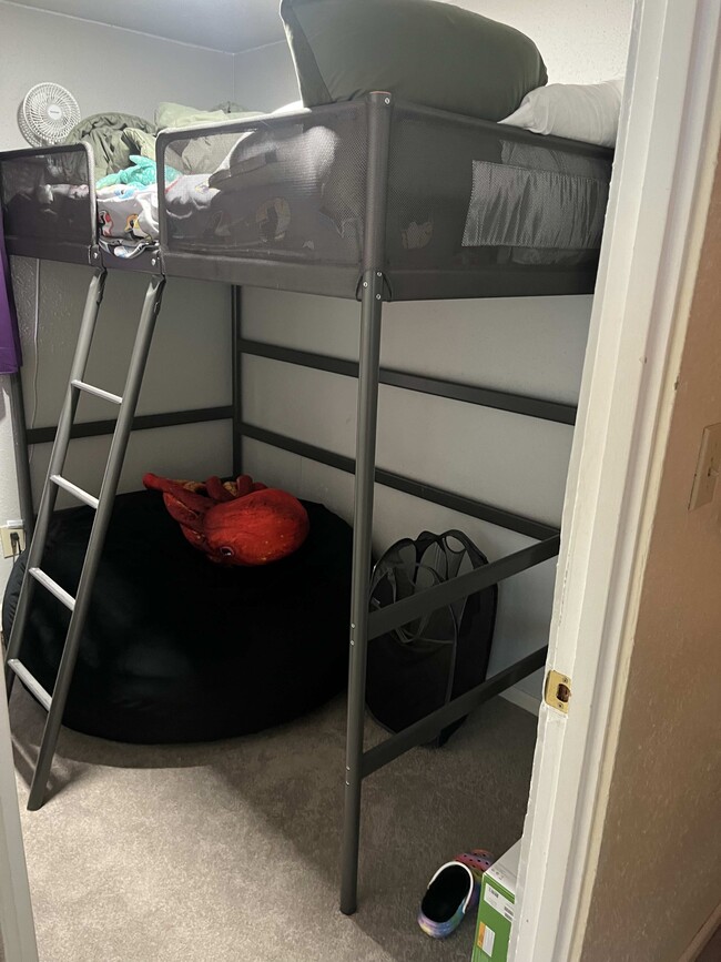 Building Photo - Lake Louise Dr SW