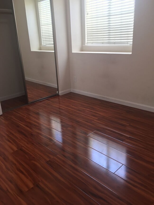 Building Photo - Highly Desirable 2 Story Home In Brookside