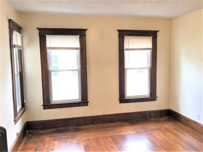 Building Photo - 17 Kenwood Terrace