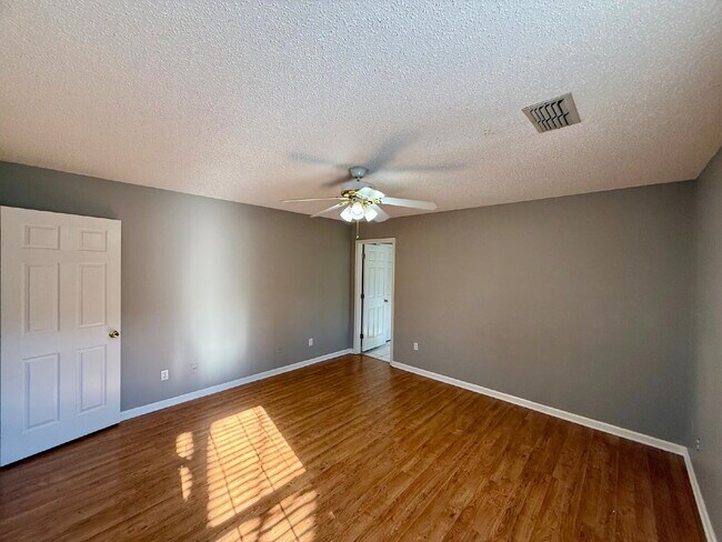 Building Photo - 24 Winchester Ct