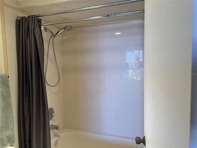 Building Photo - 1 Key Capri