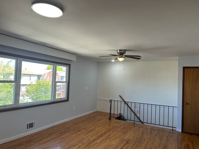 Building Photo - 56 Isabella Ave